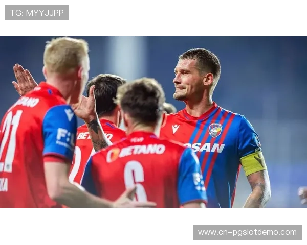 里尔前锋戴维反越位能力突出,成反击利器 里尔前锋戴维反越位能力突出,成反击利器